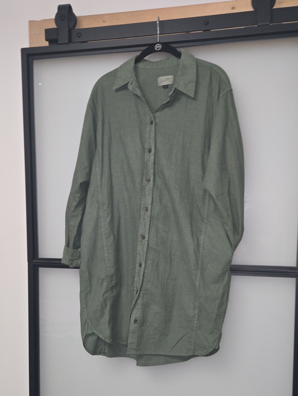 UNIVERSAL THREADS TUNIC BUTTON DOWN. MED